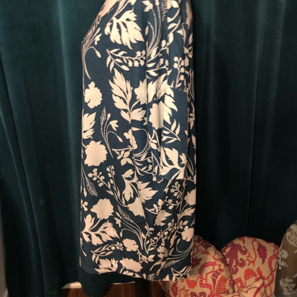 Lularoe Jacquard Irma - Picture 4 of 5